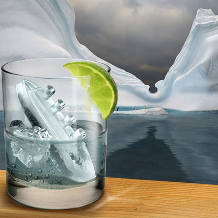 Titanic & Iceberg Ice Cube Tray (Random Color Delivery)