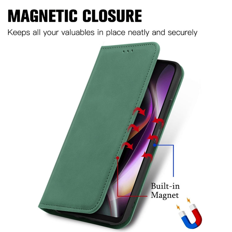 For Motorola Moto G 2022 Retro Skin Feel Magnetic Leather Phone Case