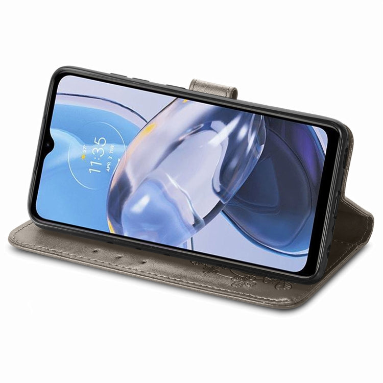 For Motorola Moto E22 4G Four-leaf Clasp Embossed Buckle Leather Phone Case