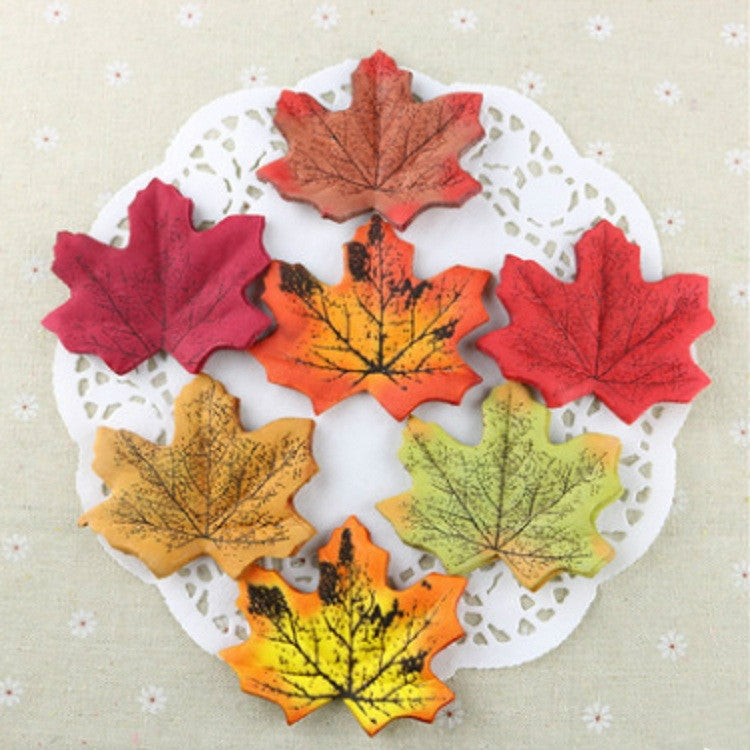100 PCS Artificial Maple Leaves Artificial Plants Weddings Events Decoration, Random Color Delivery