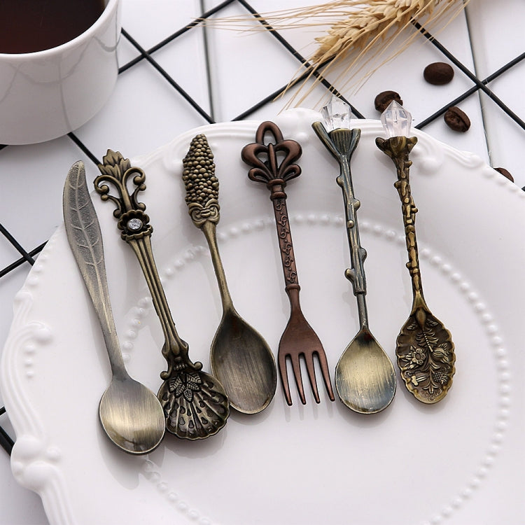2Sets Vintage Mini Coffee Spoons Suit Royal Style Metal Carved Coffee Fruit Cutler Dessert Flatware Kitchen Tools Antique Bronze(With Red Fork)