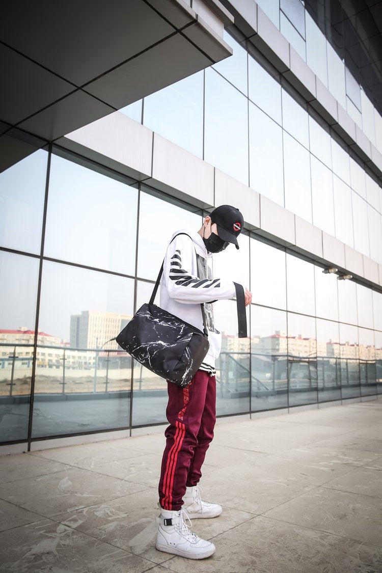 Waterproof Nylon Cloth Shoulder Sports Gym Handbag Travel Bag (Black)