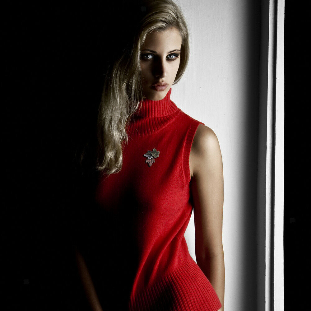 Exquisite Brooch Stylish Maple Leaf Lapel Pin Badge for Coat Sweater Shirt Dress