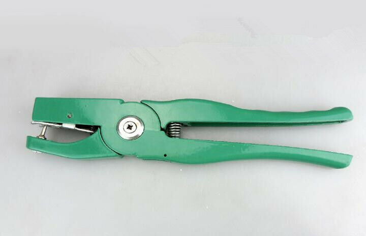 (1)Ear Tag Plier of Cow Sheep Pig Beef Applicator The animal USES ear sign plier