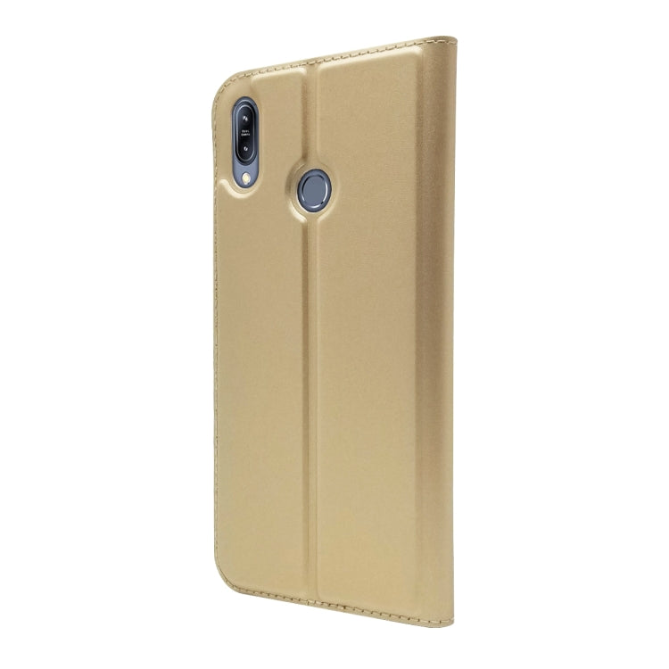 Electric Pressed Plain Texture Ultra-thin Magnetic Suction TPU + PU Leather Case with Holder & Card Slot For ASUS Zenfone Max (M2) ZB633KL