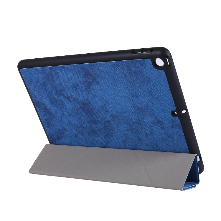 For iPad 10.2 2021 / 2020 / 2019 / iPad 10.2 2020 Silk Texture Horizontal Deformation Flip Leather Case with Holder & Pen Slot