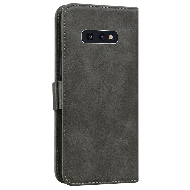 For Samsung Galaxy S10e Embossed Cat Butterflies Pattern Horizontal Flip Leather Case with Card Slot & Holder & Wallet