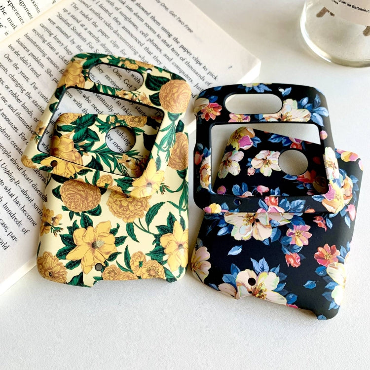 For Motorola Razr 5G Small Floral Shockproof PC + Water Paste Folding Phone Protective Case
