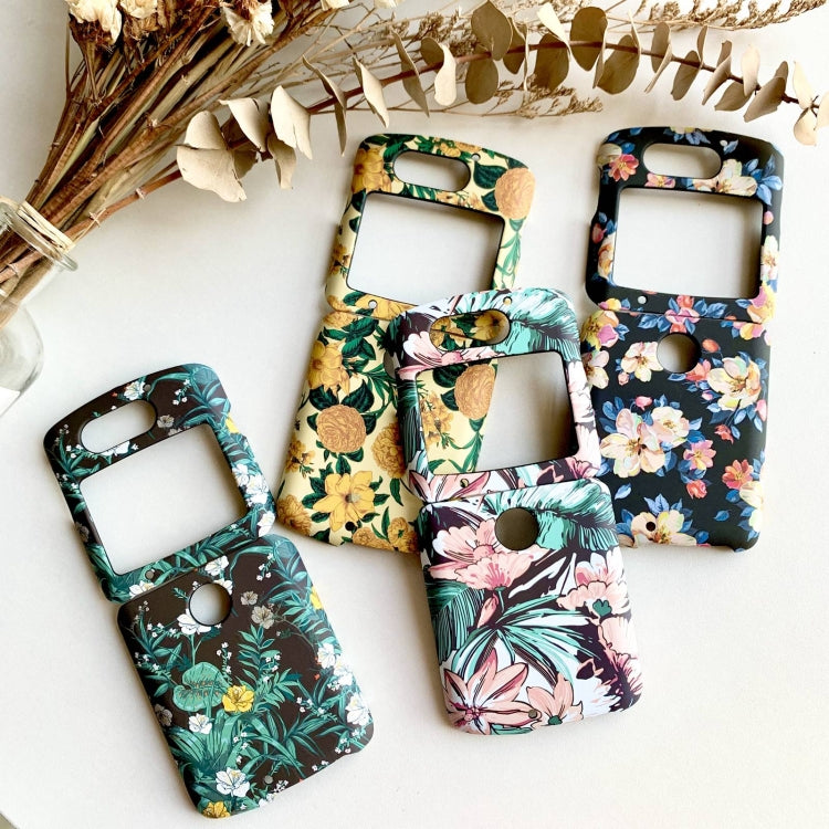 For Motorola Razr 5G Small Floral Shockproof PC + Water Paste Folding Phone Protective Case