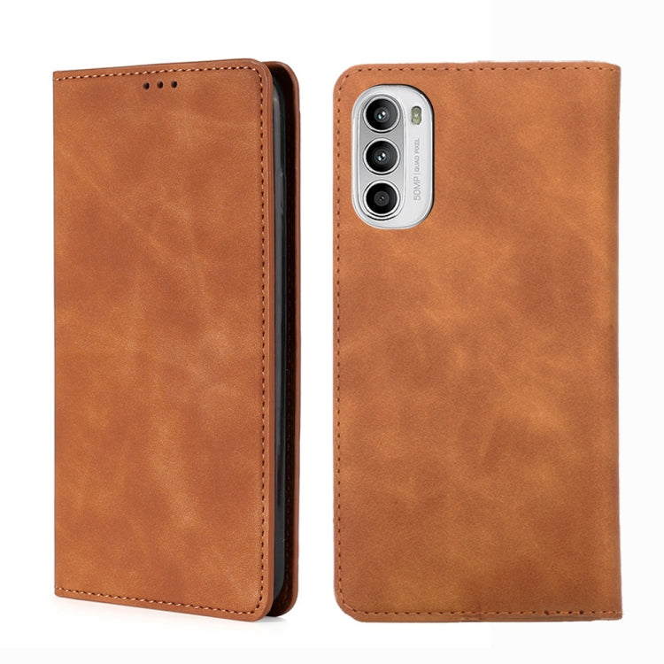 For Motorola Moto G52 4G/G82 5G Skin Feel Magnetic Horizontal Flip Leather Phone Case
