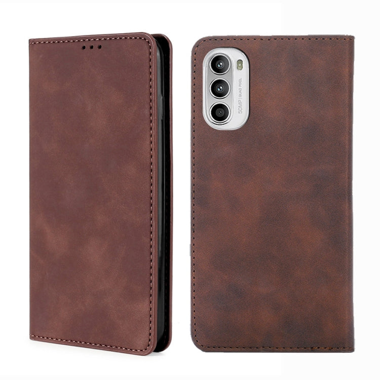 For Motorola Moto G52 4G/G82 5G Skin Feel Magnetic Horizontal Flip Leather Phone Case
