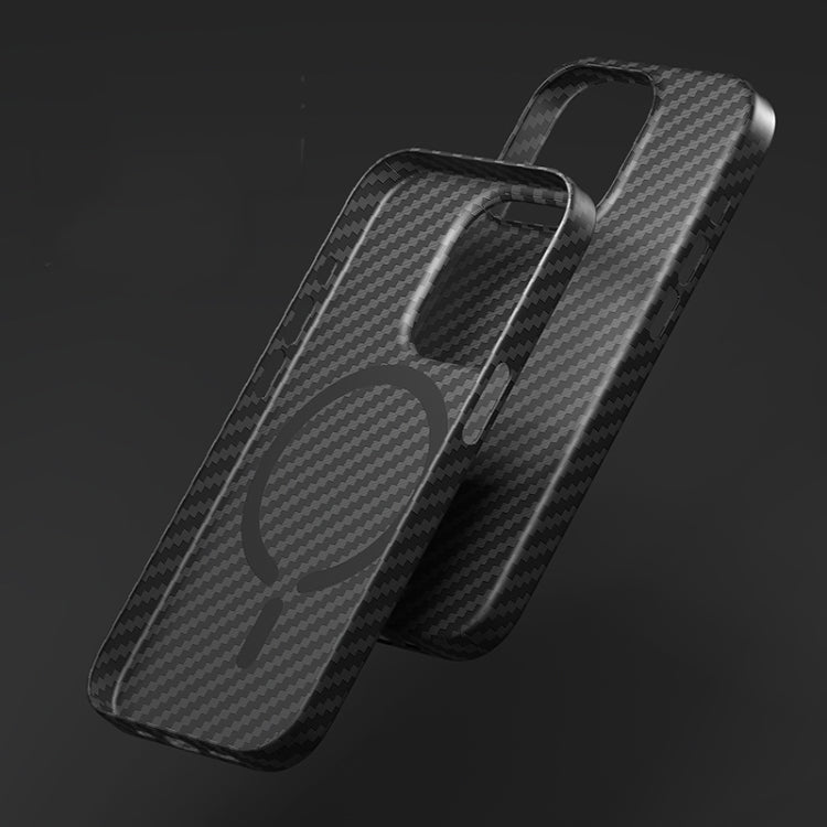 For iPhone 14 Plus MOMAX Magsafe Magnetic Carbon Fiber Texture Phone Case(Black)