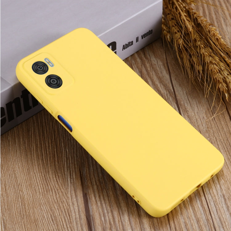 For Motorola Moto E22 / E22i Pure Color Liquid Silicone Shockproof Phone Case