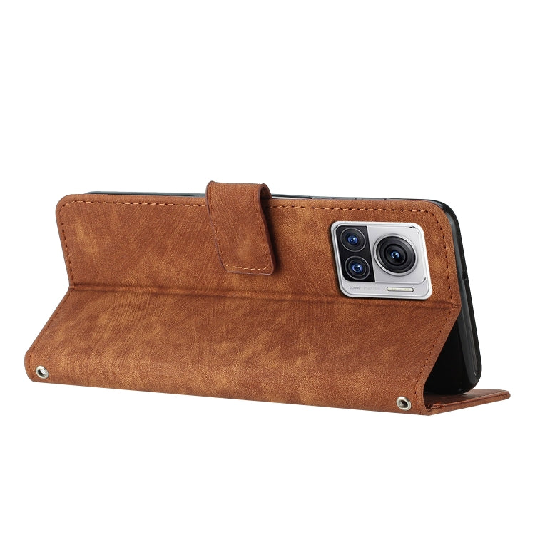 For Motorola Edge 30 Ultra / X30 Pro Skin Feel Stripe Pattern Leather Phone Case with Lanyard