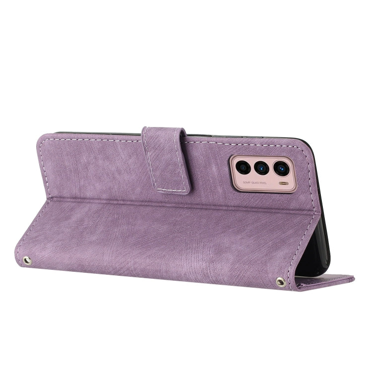 For Motorola Moto G42 Skin Feel Stripe Pattern Leather Phone Case with Lanyard