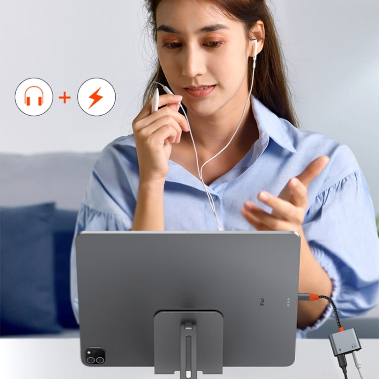 WIWU LT07 8 Pin Male to 8 Pin Charging + 3.5mm Audio Female Earphone Adapter