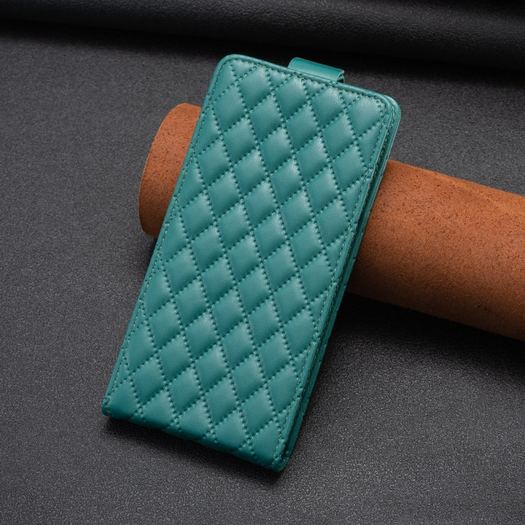 For iPhone 16 Pro Diamond Lattice Vertical Flip Leather Phone Case