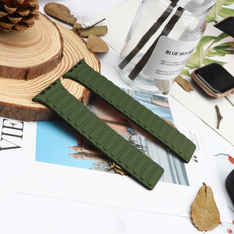 For Apple Watch SE 2023 44mm Magnetic Loop Silicone Watch Band