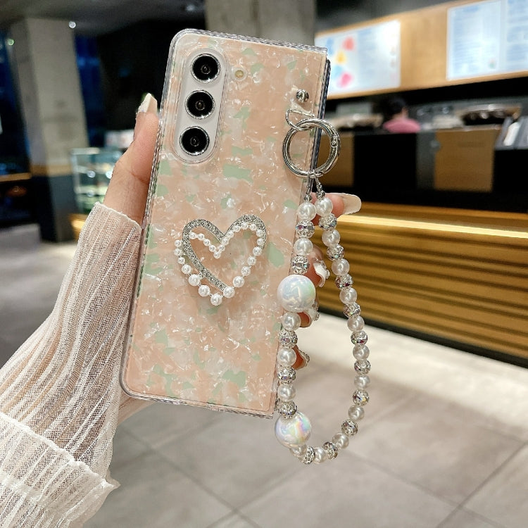 For Samsung Galaxy Z Fold4 Pearlescent Shell Texture Heart Pattern Phone Case with Bracelet
