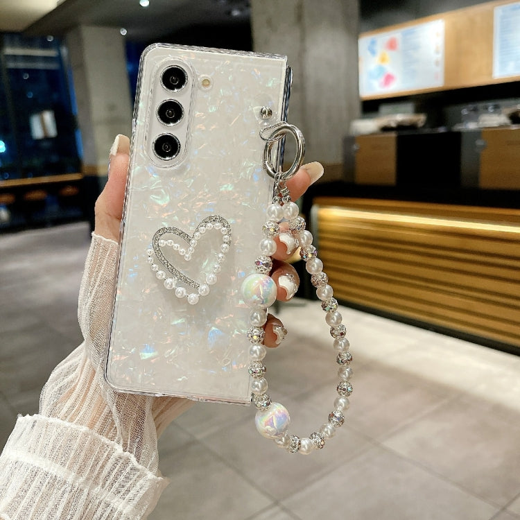 For Samsung Galaxy Z Fold5 Pearlescent Shell Texture Heart Pattern Phone Case with Bracelet