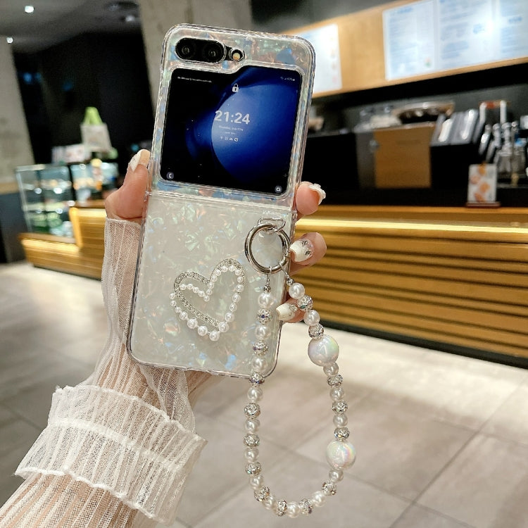 For Samsung Galaxy Z Flip5 Pearlescent Shell Texture Heart Pattern Phone Case with Bracelet
