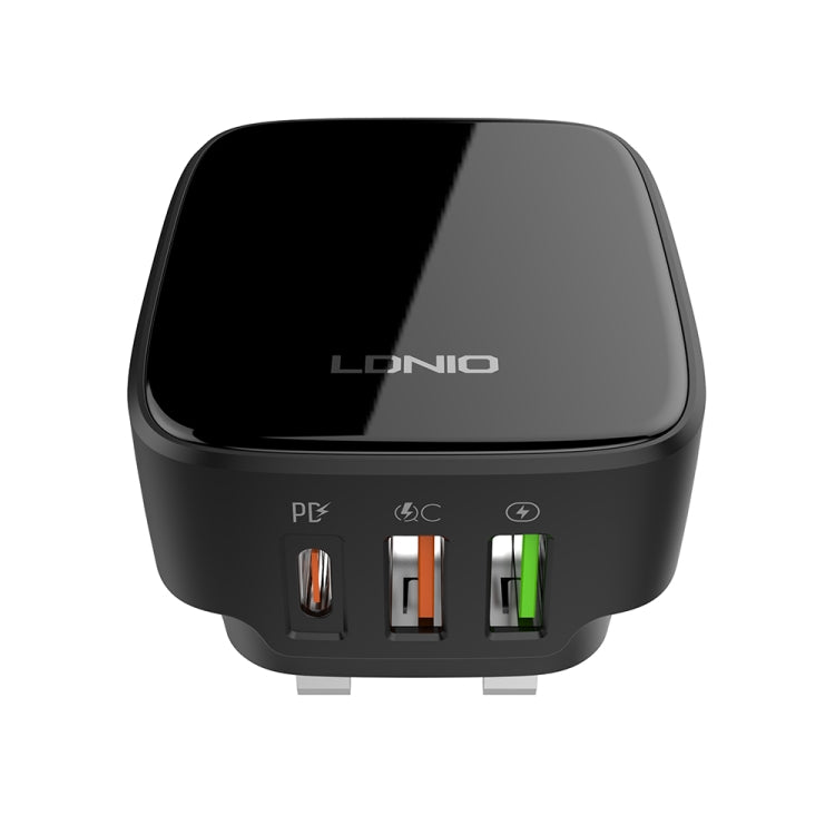 LDNIO Q334 32W Type-C + Dual USB Port Charger with 1m USB-C / Type-C Data Cable, Plug Type:UK Plug