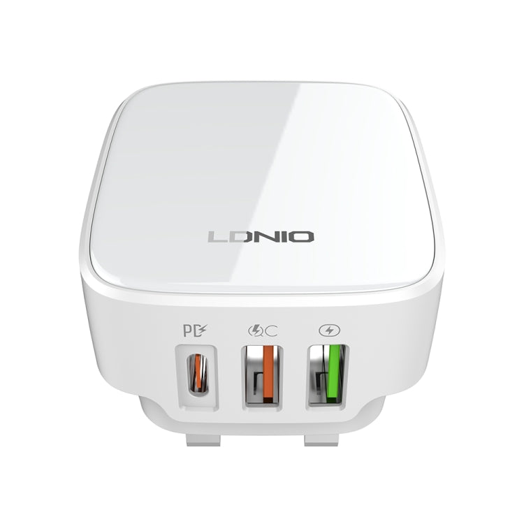 LDNIO Q334 32W Type-C + Dual USB Port Charger with 1m USB-C / Type-C Data Cable, Plug Type:UK Plug