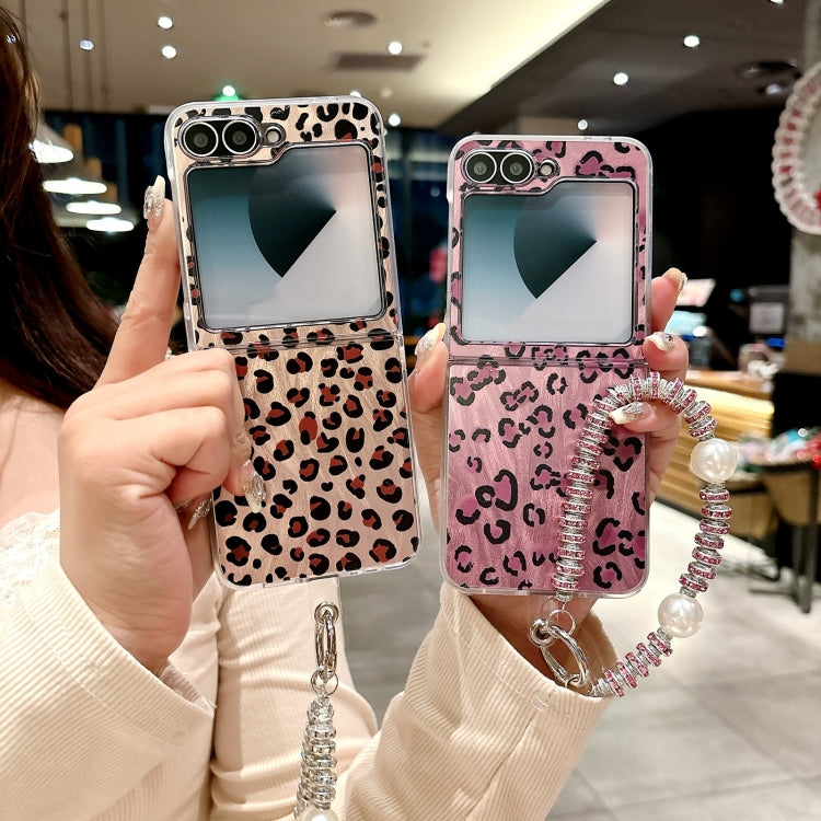 For Samsung Galaxy Z Flip6 / Flip7 FE Feather Leopard Pattern Integrated Phone Case with Bracelet