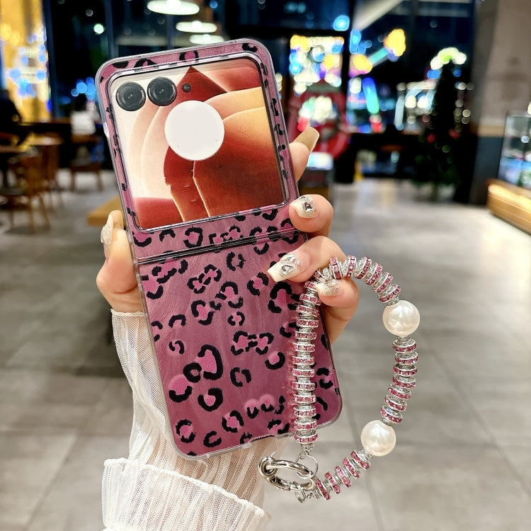 For Motorola Razr 50 Ultra Feather Leopard Pattern Integrated Phone Case with Bracelet