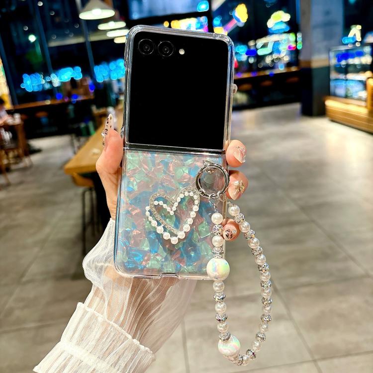 For Motorola Razr 50 Ultra Pearlescent Shell Texture Heart Pattern Phone Case with Bracelet