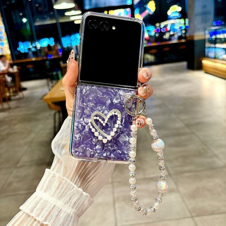 For Motorola Razr 50 Ultra Pearlescent Shell Texture Heart Pattern Phone Case with Bracelet