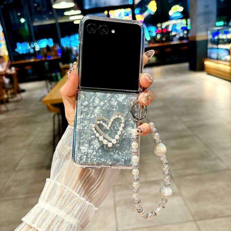 For Motorola Razr 60 Ultra Pearlescent Shell Texture Heart Pattern Phone Case with Bracelet