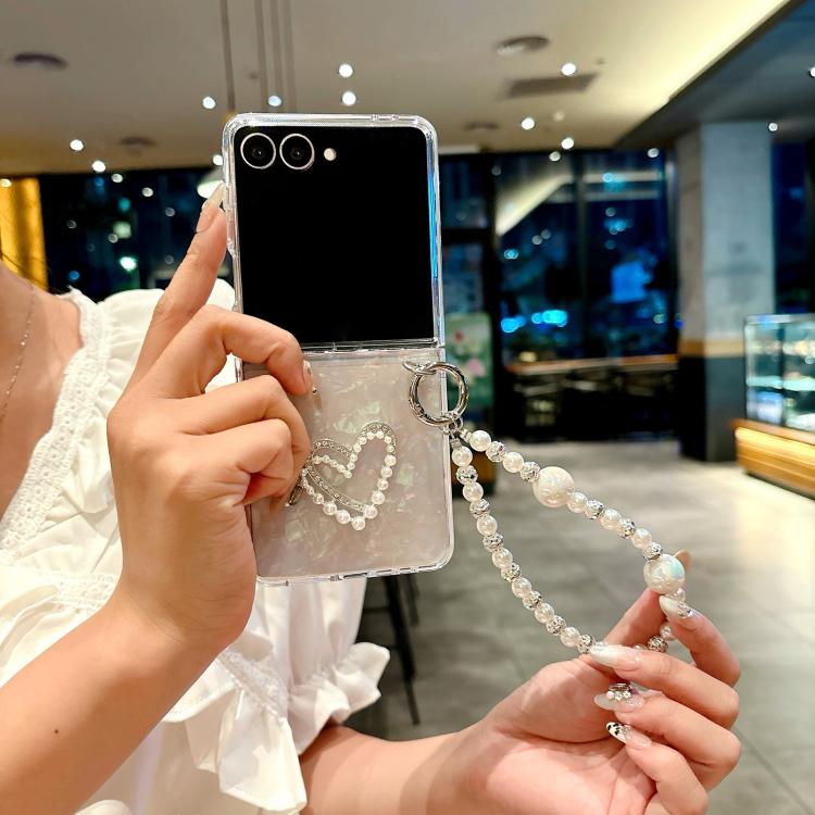 For Samsung Galaxy Z Flip7 5G Pearlescent Shell Texture Heart Pattern Phone Case with Bracelet