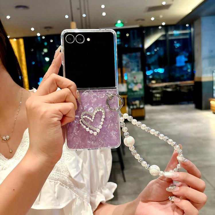 For Samsung Galaxy Z Flip7 5G Pearlescent Shell Texture Heart Pattern Phone Case with Bracelet