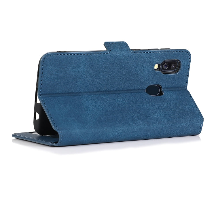 For Samsung Galaxy A40 Retro Magnetic Closing Clasp Horizontal Flip Leather Case with Holder & Card Slots & Photo Frame & Wallet