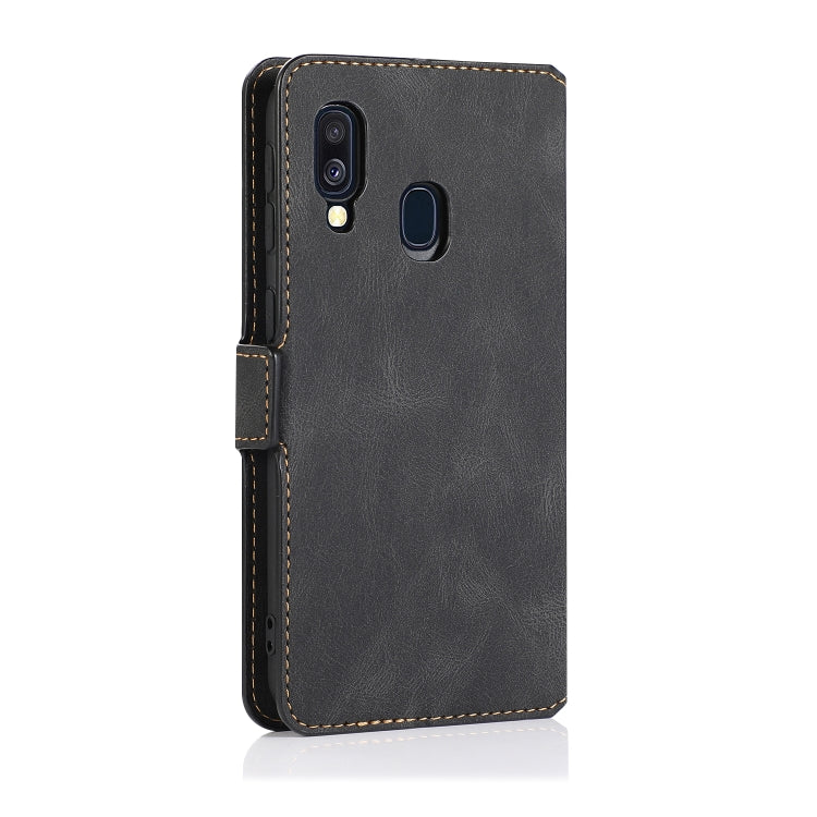 For Samsung Galaxy A40 Retro Magnetic Closing Clasp Horizontal Flip Leather Case with Holder & Card Slots & Photo Frame & Wallet