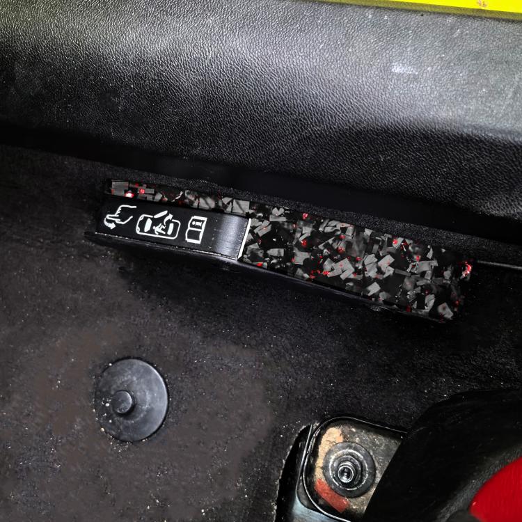 2pcs/Set Forged Gold Foil Carbon Fiber Car Door Lock Switch Decorative Sticker for Chevrolet Corvette C8 2020-, Left and Right Driver
