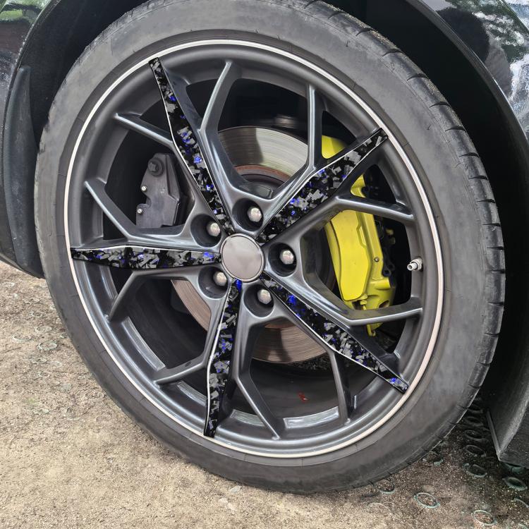20pcs/Set Forged Gold Foil Carbon Fiber Car Wheels Decorative Sticker for Chevrolet Corvette C8 2020-, Left and Right Driver