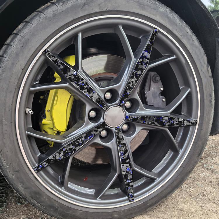 20pcs/Set Forged Gold Foil Carbon Fiber Car Wheels Decorative Sticker for Chevrolet Corvette C8 2020-, Left and Right Driver