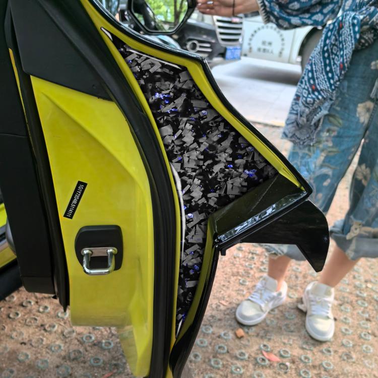 2pcs/Set Forged Gold Foil Carbon Fiber Car Inside Door Decorative Sticker for Chevrolet Corvette C8 2020-, Left and Right Driver