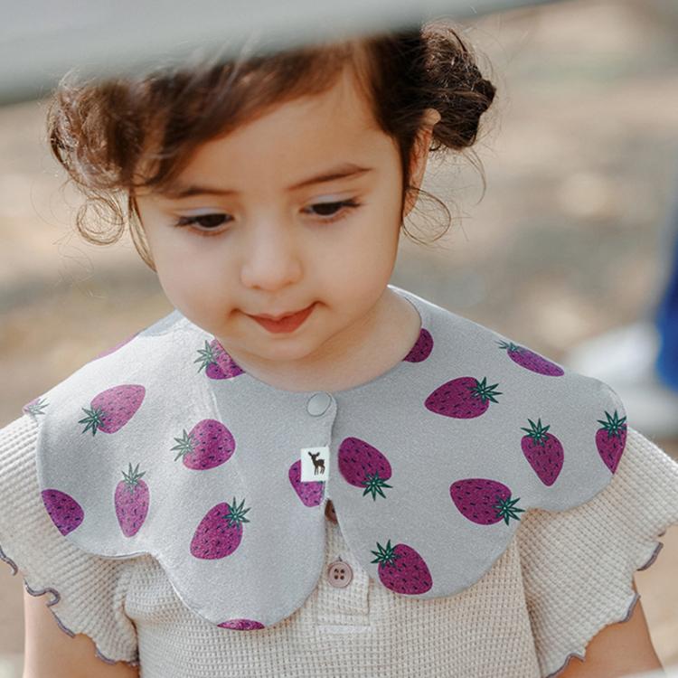 Benzdeer Petal Shape Bib Infants Saliva Towel, Grey Strawberries
