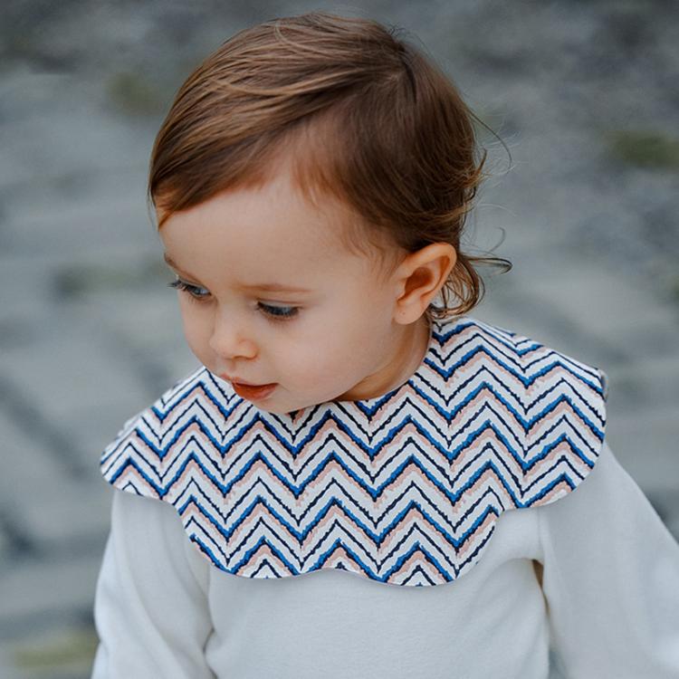 Benzdeer Petal Shape Bib Infants Saliva Towel, Blue Pink and Black Ripples