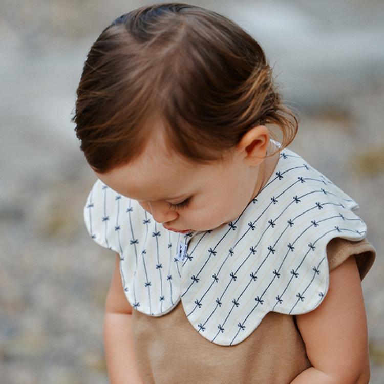 Benzdeer Petal Shape Bib Infants Saliva Towel, Striped Bow