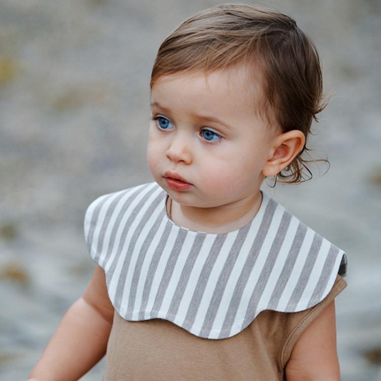 Benzdeer Petal Shape Bib Infants Saliva Towel, Round Apricot Vertical