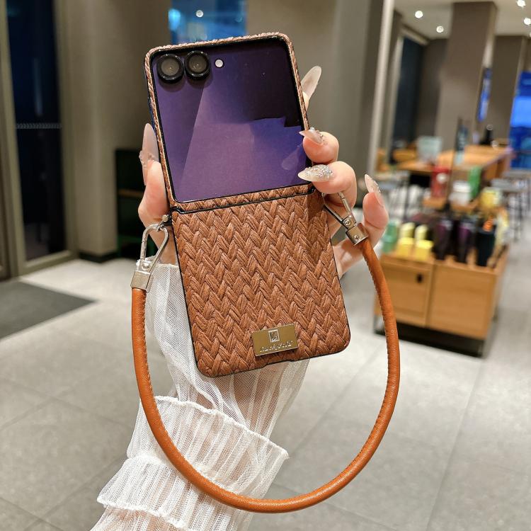 For Samsung Galaxy Z Flip7 5G Nameplate Style Straw Pattern Side Buckle Phone Case with Strap