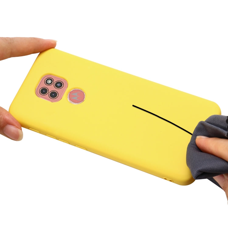 For Motorola Moto G9 Play Pure Color Liquid Silicone Shockproof Full Coverage Case