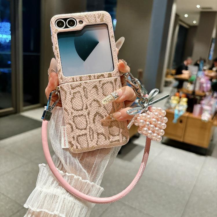 For Samsung Galaxy Z Flip7 FE/6 Scale Texture Side Buckle Shockproof Phone Case with Strap and Heart-Shaped Charm - Pink