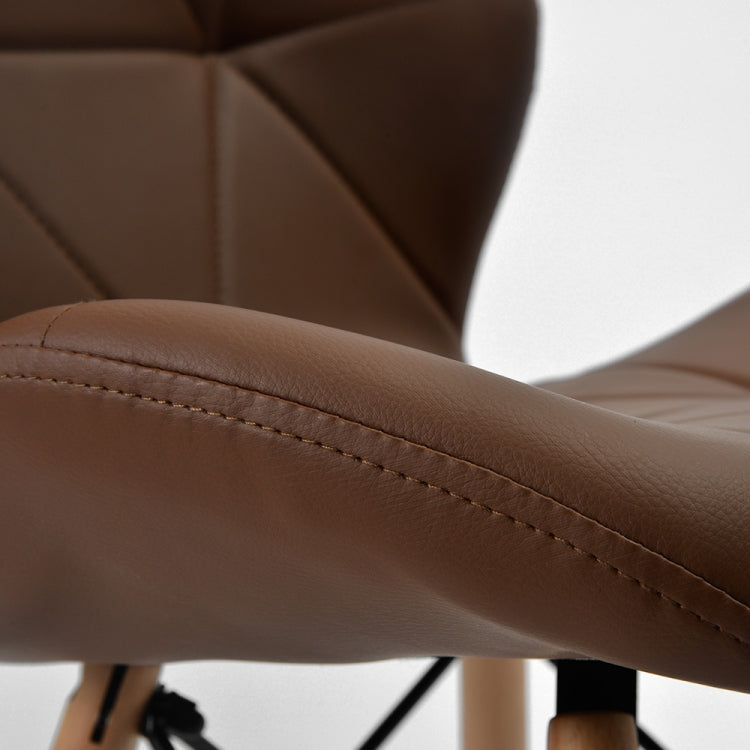 [JPN Warehouse] Shell-shape Triangle Pattern PU Leather Dining Chairs with Natural Wooden Feet, Size: 71 x 49 x 37.5cm