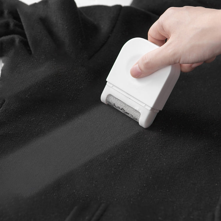 Creative Portable Sweater Knitting Shirt Lint Ball Remover, Random Color Delivery