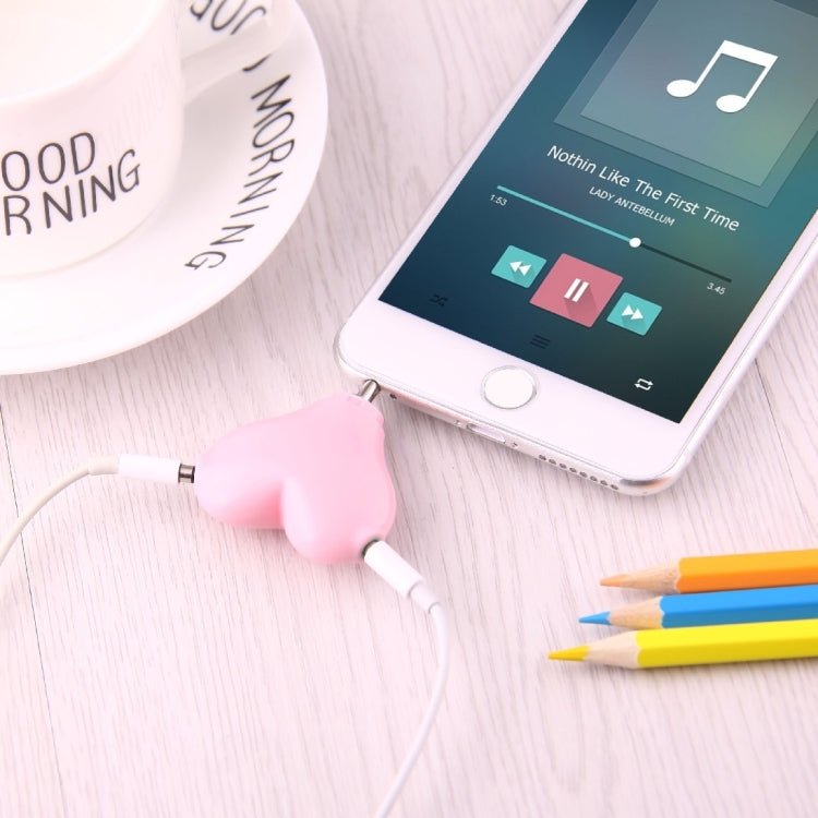 1 Male to 2 Females 3.5mm Jack Plug Multi-function Heart Shaped Earphone Audio Video Splitter Adapter with Key Chain for iPhone, iPad, iPod, Samsung, Xiaomi, HTC and Other 3.5 mm Audio Interface Electronic Digital Products